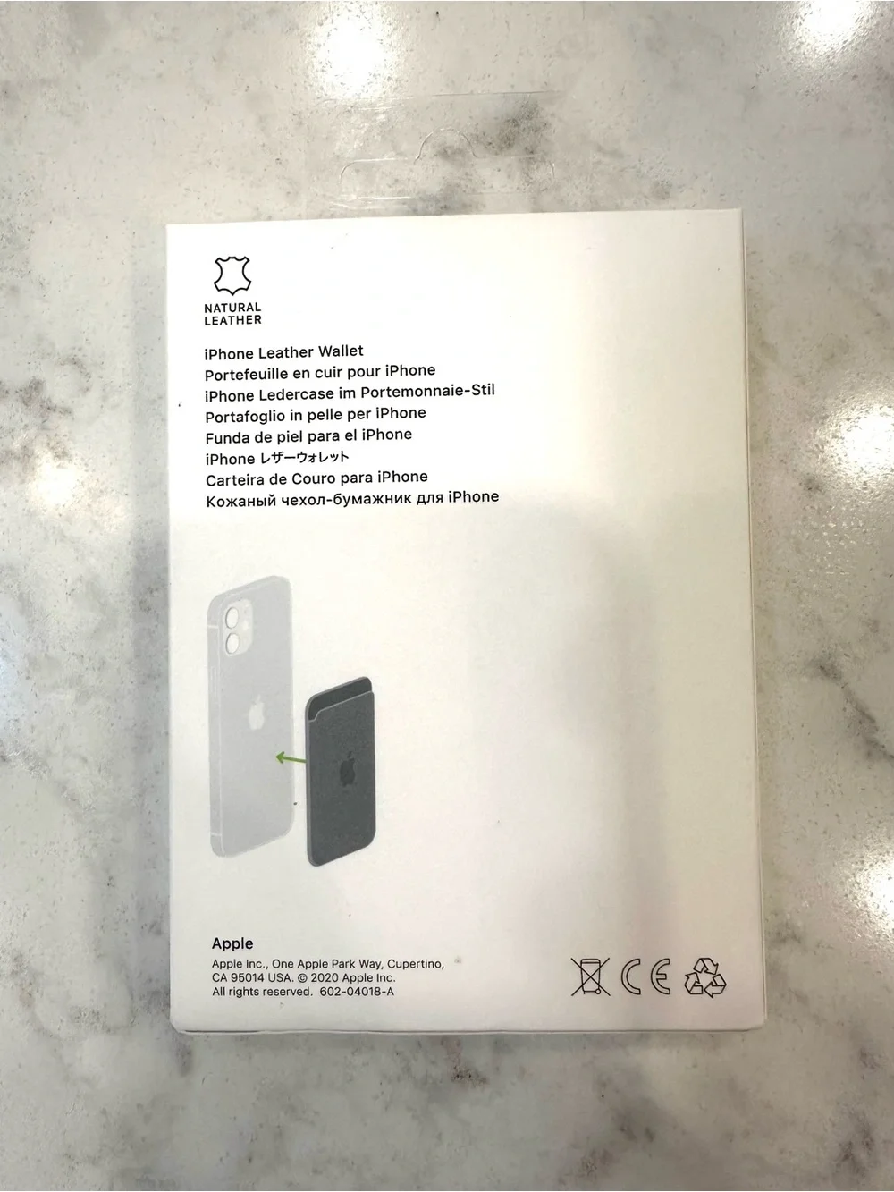 Apple iPhone Leather Wallet with MagSafe - Black